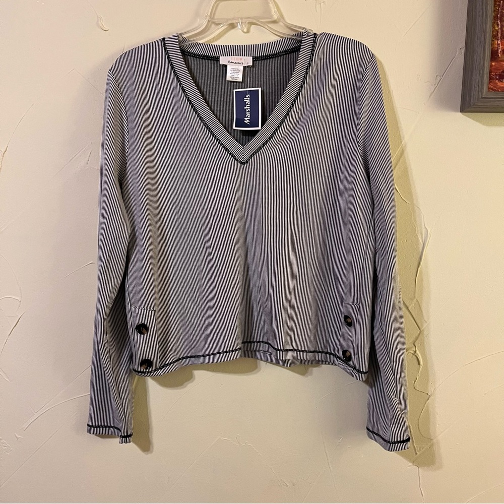Urban Romantics V-Neck Sweater - Size L